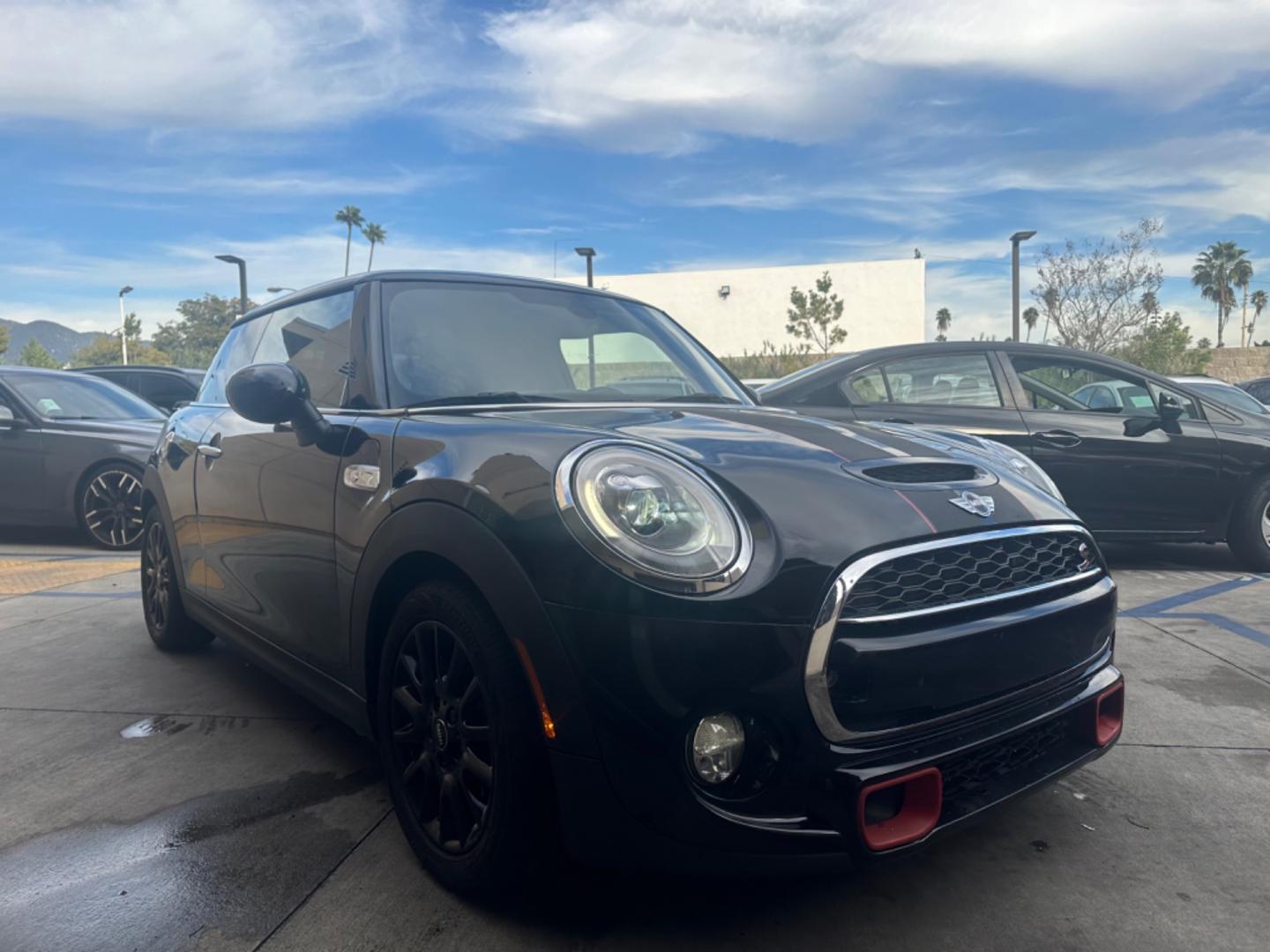 2016 Black /Black Mini Cooper (WMWXP7C56G2) with an 2.0 Turbo engine, Automatic transmission, located at 30 S. Berkeley Avenue, Pasadena, CA, 91107, (626) 248-7567, 34.145447, -118.109398 - Navigation! Moon-roof! Leather! Low Miles! - Photo#6